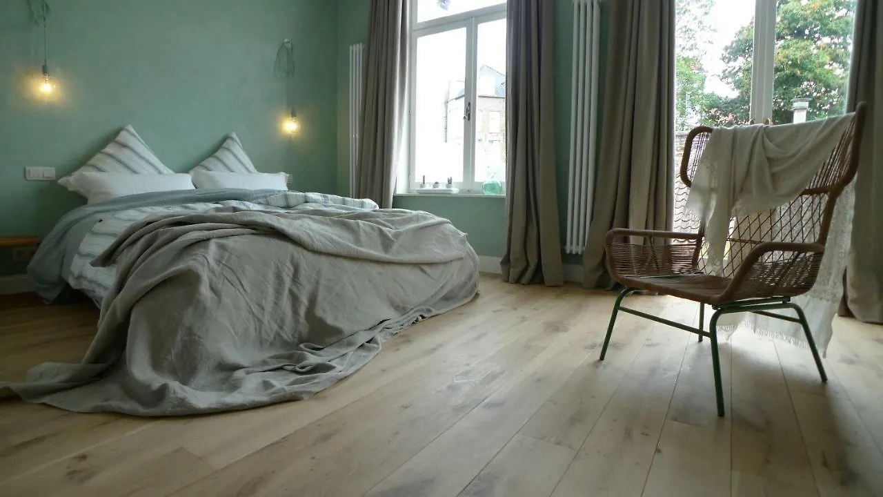 The Doghouse B&B Bruges Bed & Breakfast