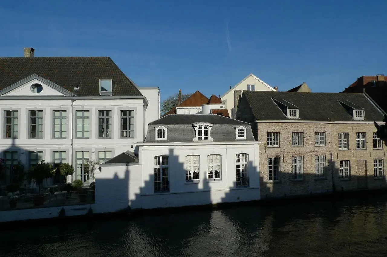 The Doghouse B&B Bruges Bed & Breakfast